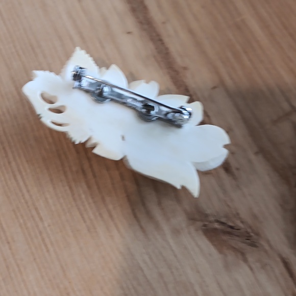 Vintage Genuine Ivory brooch - Picture 2 of 5